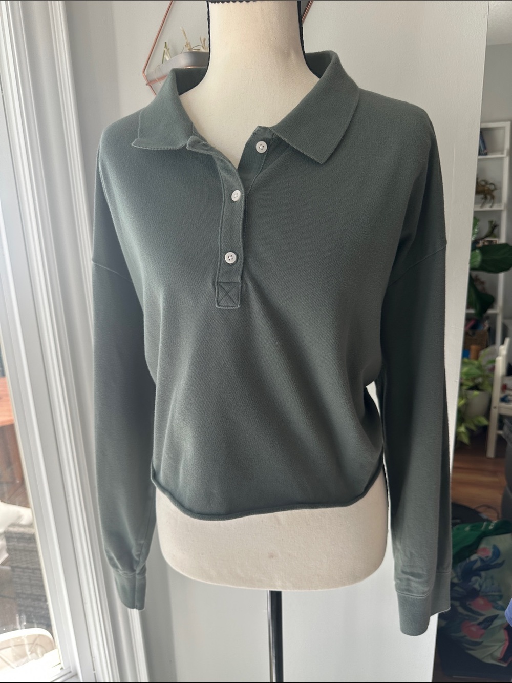 OFFLINE BY AERIE Women’s Long-Sleeve Polo Top Olive Green Crop Cropped Medium